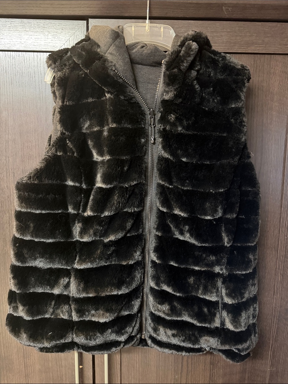 Women’s Be Boundless reversible Faux Fur Black Zip-Front Hoodie Vest